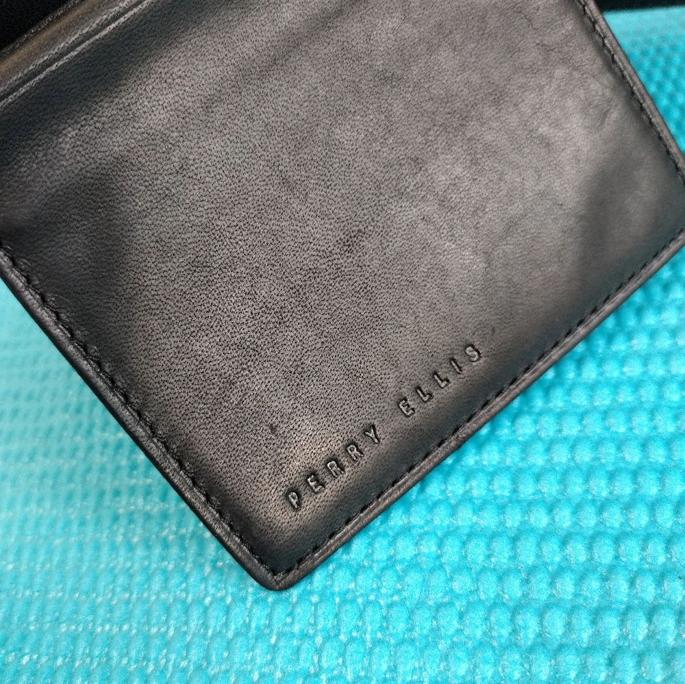 NEW Perry Ellis Men's Leather Bi-fold Wallet - Black